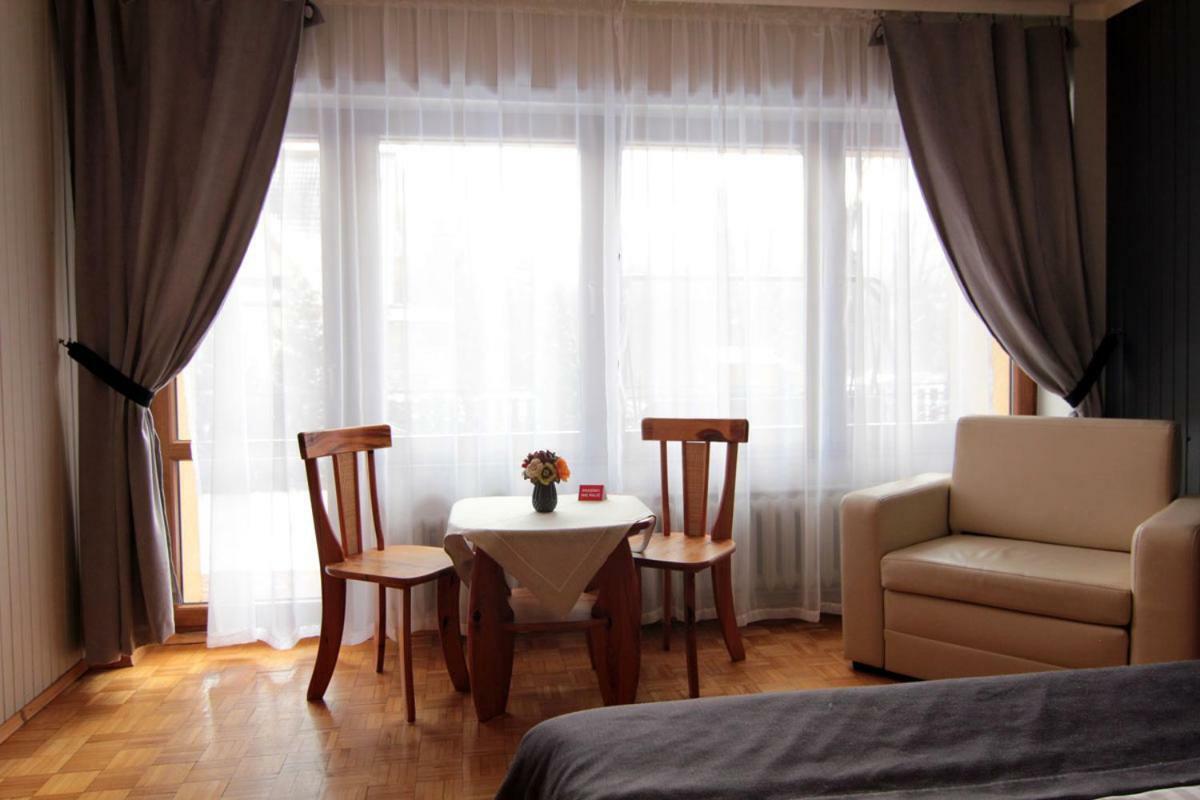 Goscinne Wilcznik 12 Bed & Breakfast